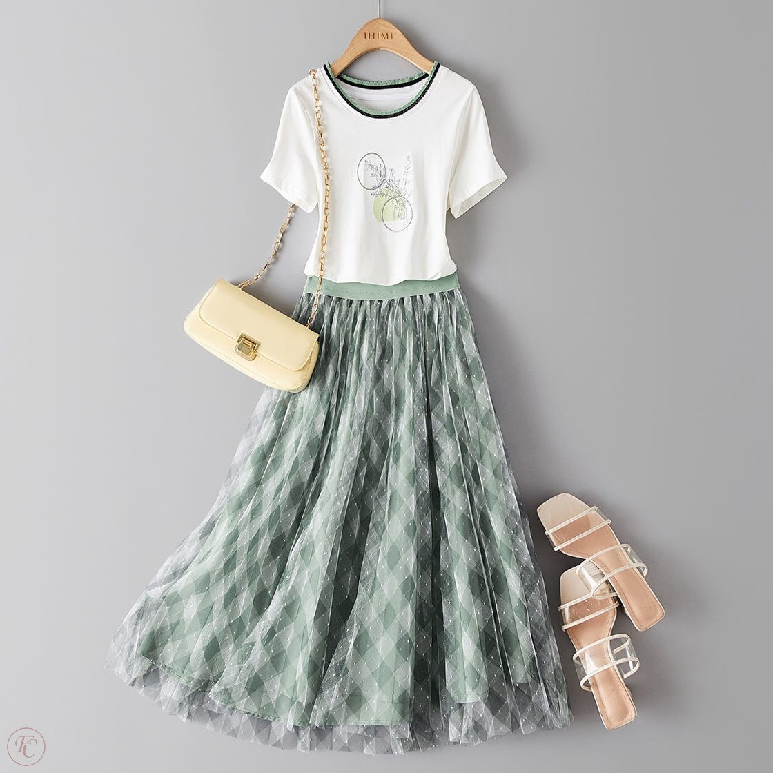 ホワイト/Ｔシャツ+グリーン/スカート