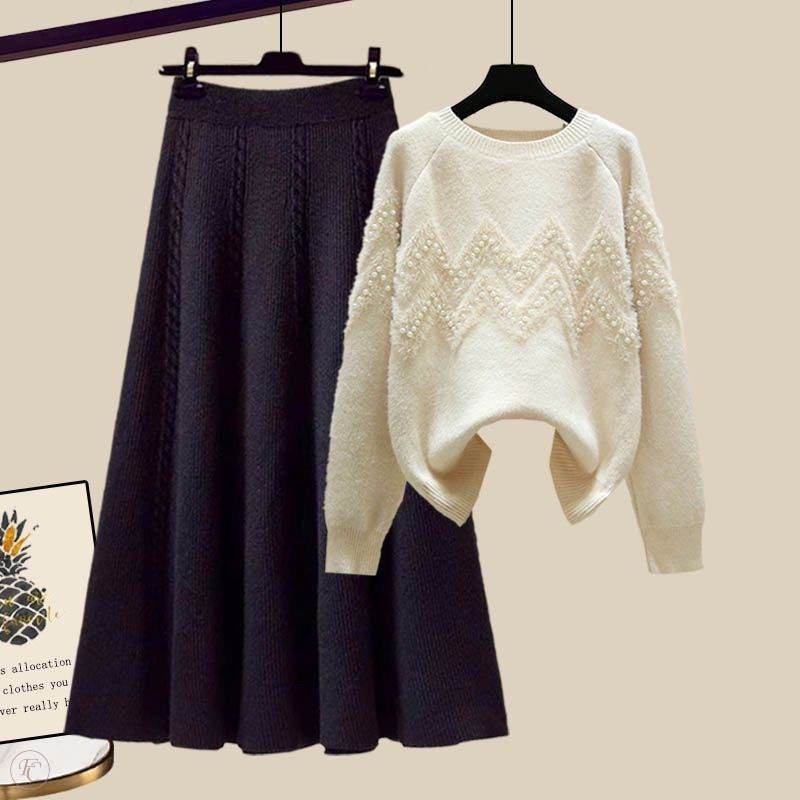 アイボリー/セーター＋ブラック/スカート